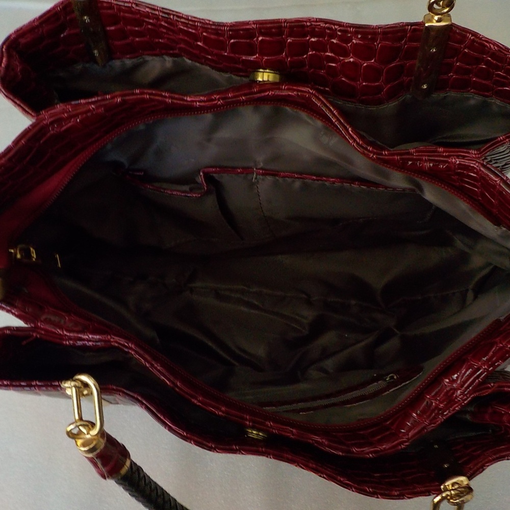 Red/Wine Pebble Texture 3 Section Shoulder Bag - Picture 8 of 11